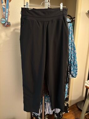 Athleta Black Tuxedo Stripe pant